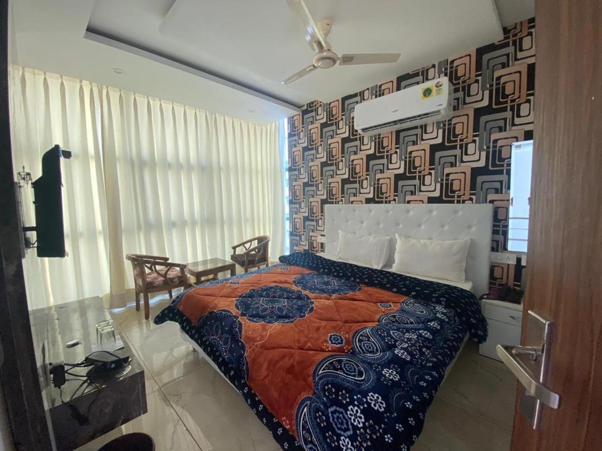Hotel Hollywood - Family Hotel Zirakpur 外观 照片