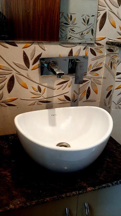 Hotel Hollywood - Family Hotel Zirakpur 外观 照片