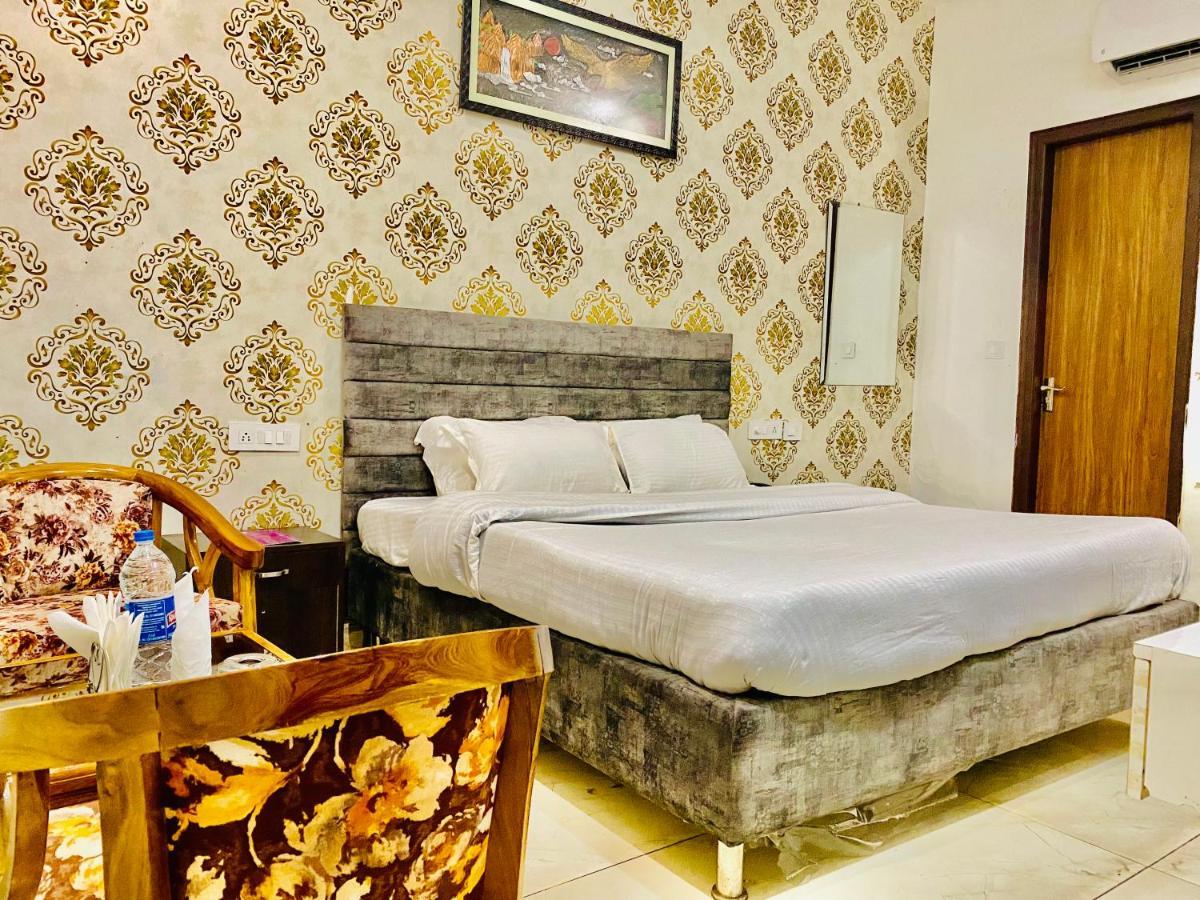 Hotel Hollywood - Family Hotel Zirakpur 外观 照片