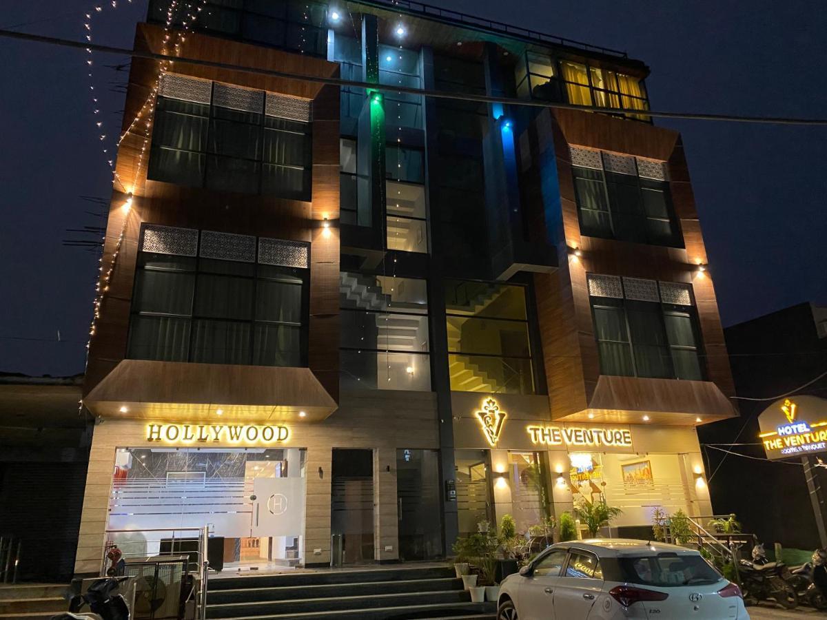 Hotel Hollywood - Family Hotel Zirakpur 外观 照片