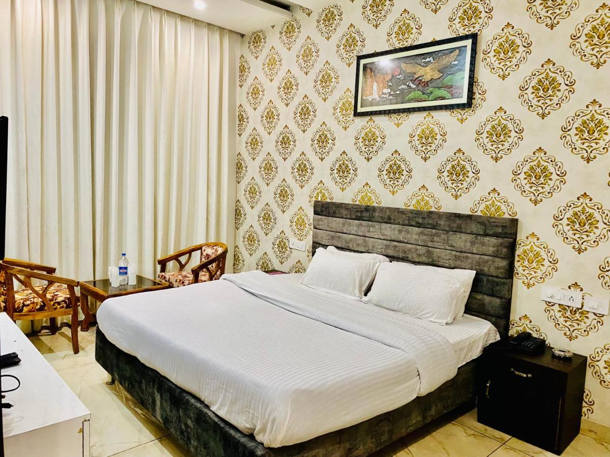 Hotel Hollywood - Family Hotel Zirakpur 外观 照片
