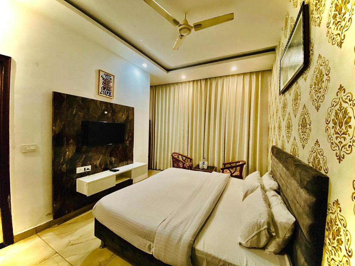 Hotel Hollywood - Family Hotel Zirakpur 外观 照片