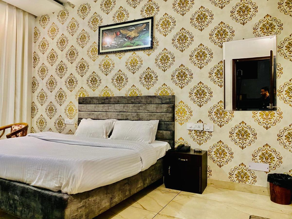 Hotel Hollywood - Family Hotel Zirakpur 外观 照片