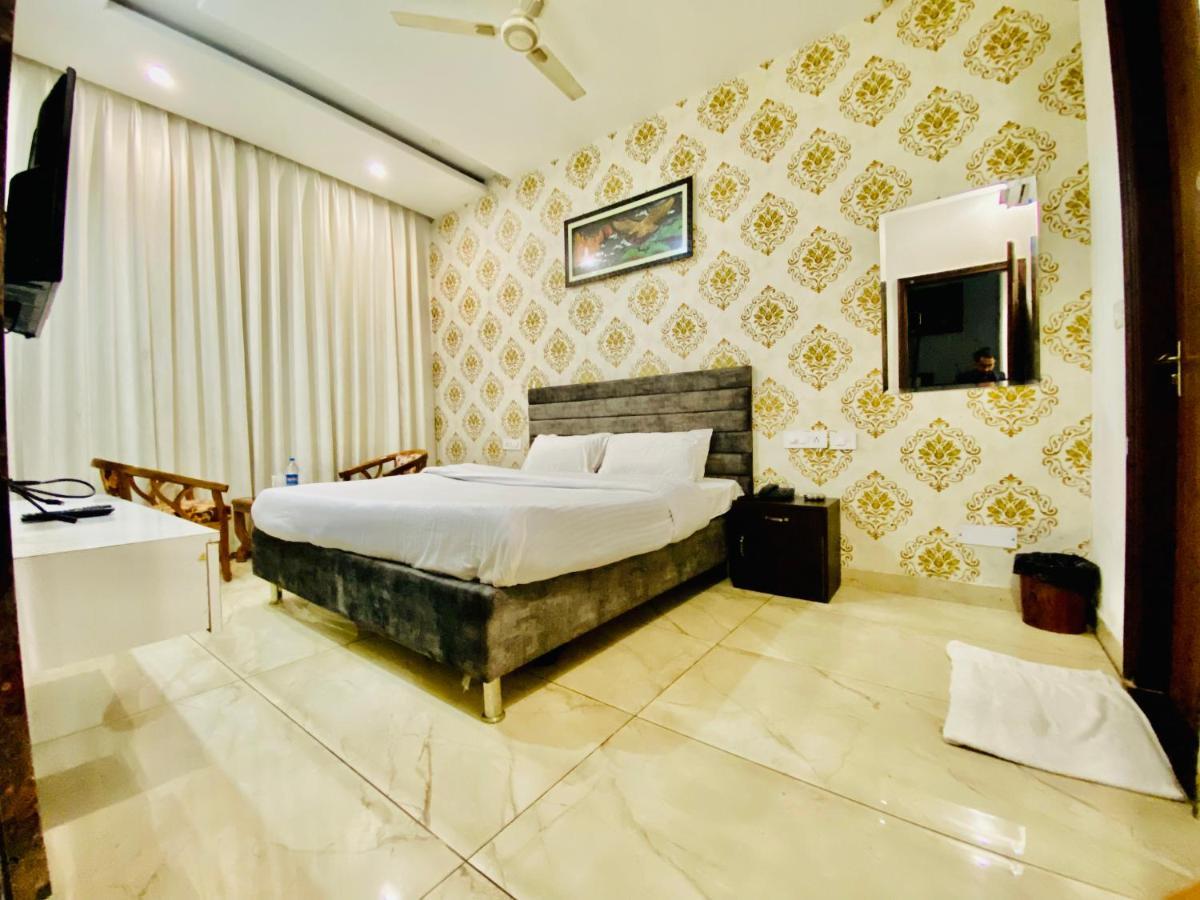 Hotel Hollywood - Family Hotel Zirakpur 外观 照片