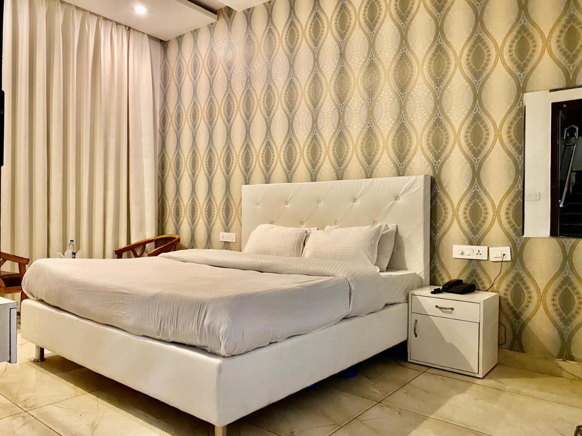 Hotel Hollywood - Family Hotel Zirakpur 外观 照片