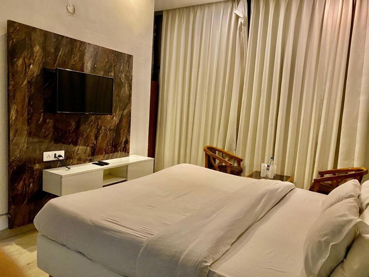 Hotel Hollywood - Family Hotel Zirakpur 外观 照片