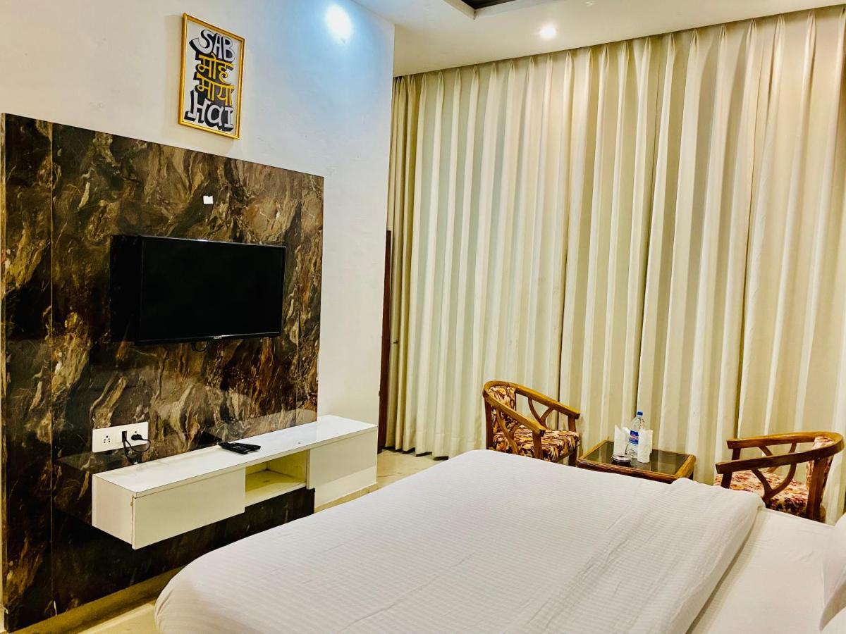 Hotel Hollywood - Family Hotel Zirakpur 外观 照片
