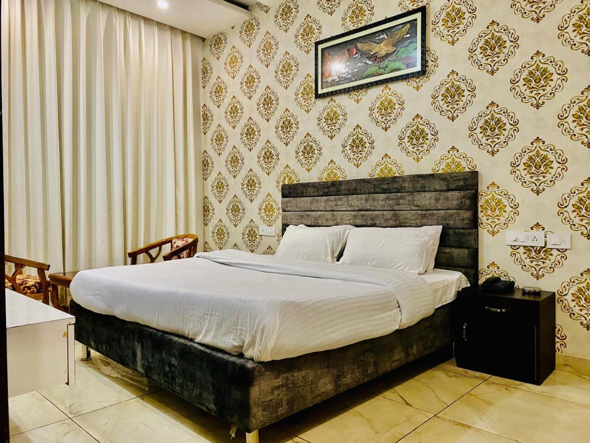 Hotel Hollywood - Family Hotel Zirakpur 外观 照片